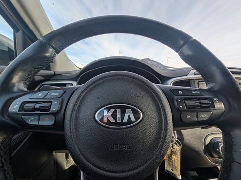 Used 2016 Kia Sorento LX w/ LX Convenience Package image 17