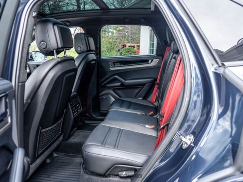 Used 2024 Porsche Cayenne S image 38