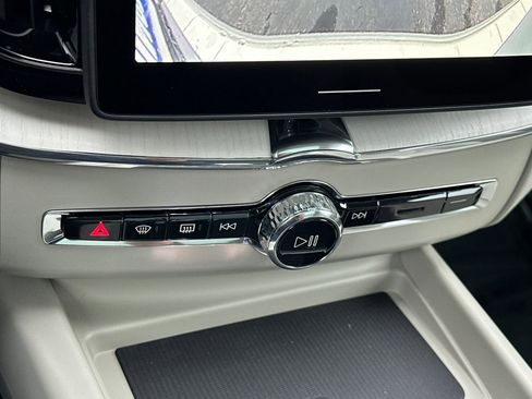 New 2026 Volvo XC60 T8 Ultra w/ Climate Package image 18