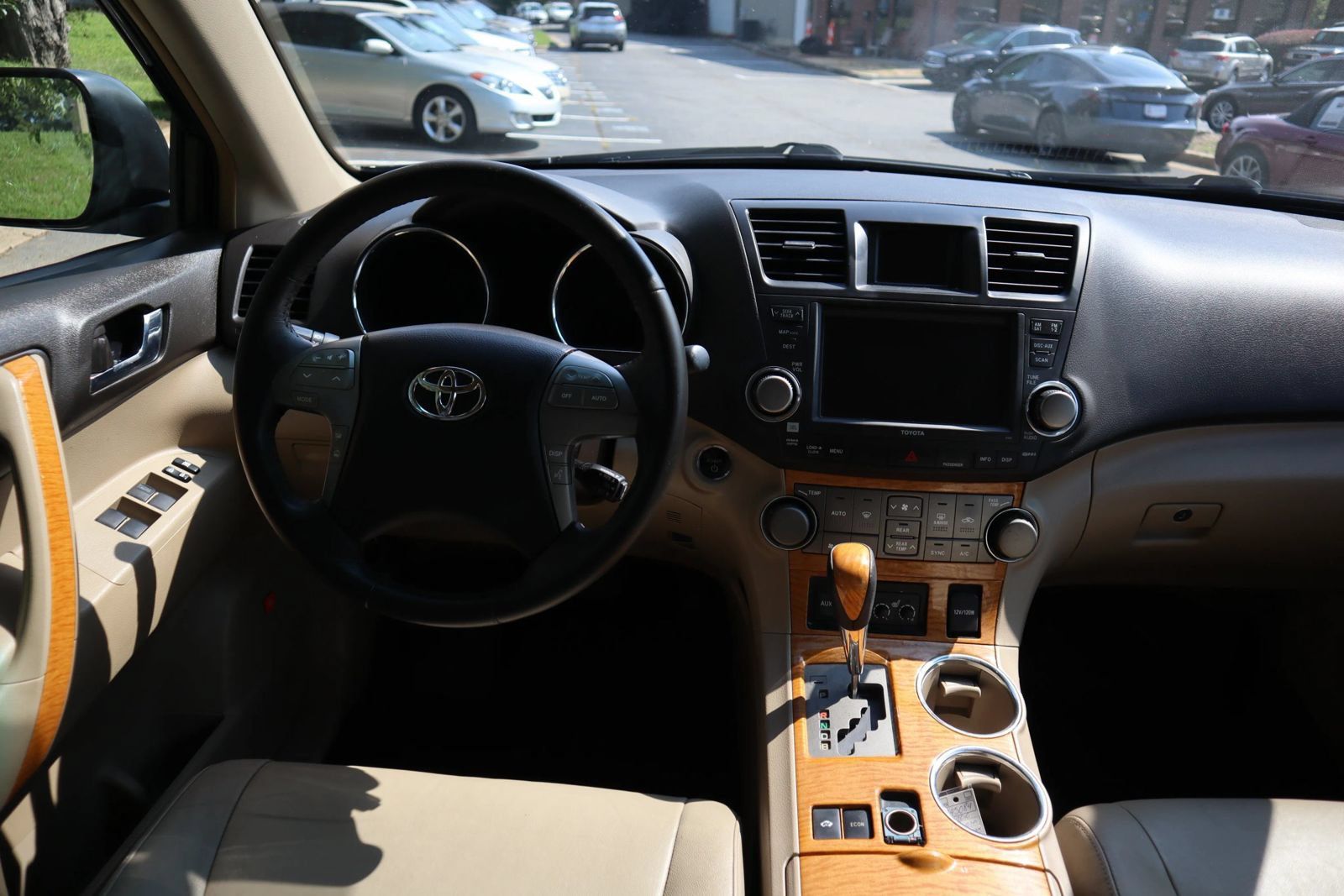 Used 2010 Toyota Highlander Limited AWD/4WD image 22