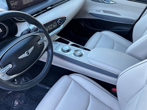 Used 2023 Genesis GV70 2.5T w/ Advanced Package image 11