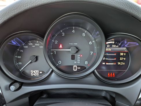 Used 2025 Porsche Macan image 30