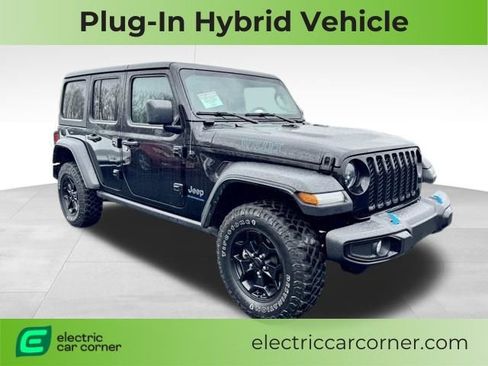 Used 2023 Jeep Wrangler Unlimited w/ Cold Weather Group AWD/4WD image 1