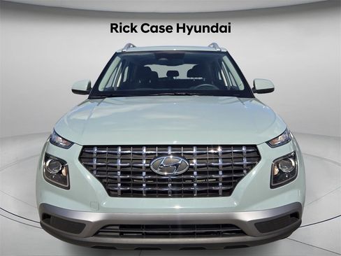 Certified 2025 Hyundai Venue SEL image 5