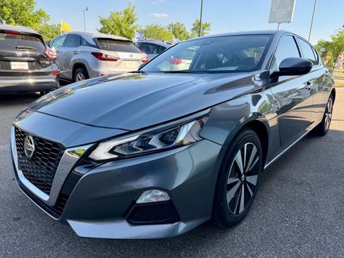 Used 2022 Nissan Altima 2.5 SV FWD image 6
