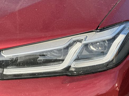 Used 2023 BMW 530e w/ Premium Package image 9