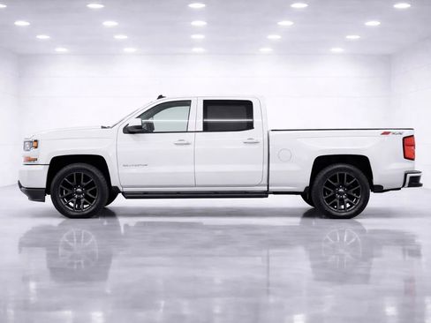 Used 2018 Chevrolet Silverado 1500 Custom w/ Custom Value Package image 2