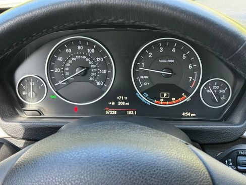 Used 2018 BMW 320i xDrive Sedan w/ Premium Package AWD/4WD image 2