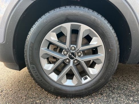 Used 2023 Kia Telluride LX image 10