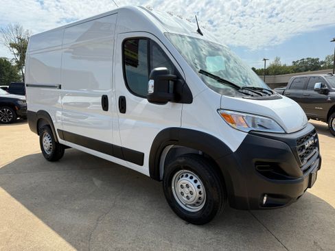 New 2025 RAM ProMaster 2500 w/ Convenience Group image 3