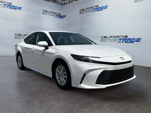 Used 2026 Toyota Camry LE w/ Preferred Package 2 (TMS) FWD image 3