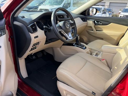 Used 2019 Nissan Rogue SV FWD image 11