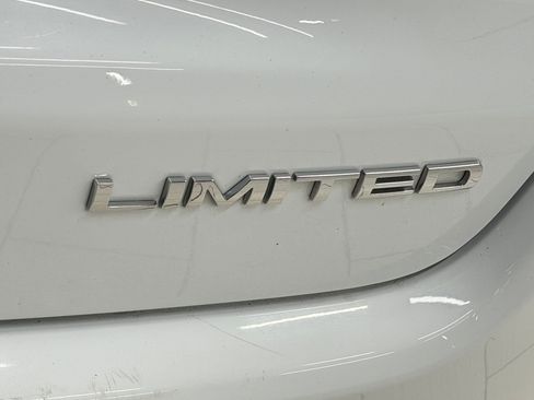 Used 2025 Jeep Compass Limited image 33