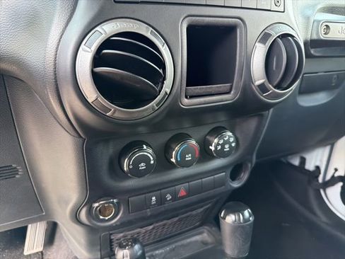 Used 2017 Jeep Wrangler Unlimited Sport AWD/4WD image 11