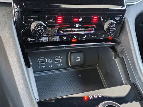 New 2025 Jeep Grand Cherokee Altitude image 23