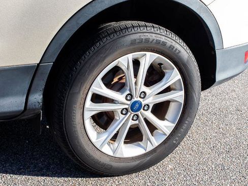 Certified 2017 Ford Escape SE image 6