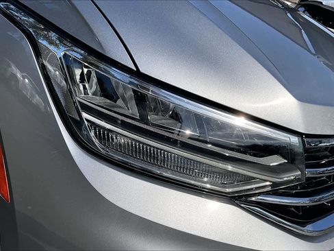 Used 2022 Volkswagen Tiguan SE image 28