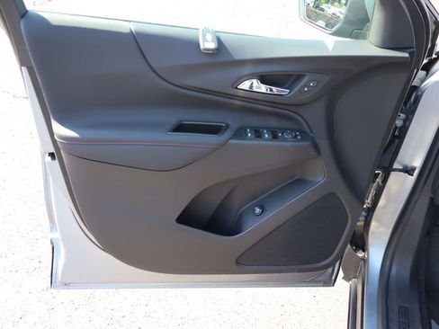 Used 2023 Chevrolet Equinox RS FWD image 24