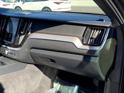 Used 2021 Volvo XC60 T6 R-Design image 16