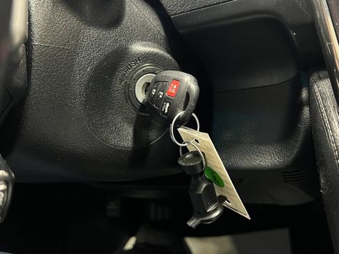 Used 2014 Toyota Camry SE image 19