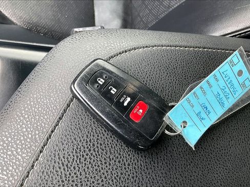 Used 2020 Toyota Camry XSE image 36