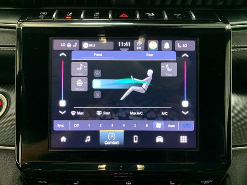 Used 2023 Jeep Grand Cherokee L Altitude AWD/4WD image 7