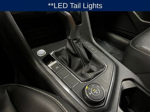 Used 2022 Volkswagen Tiguan SE image 11