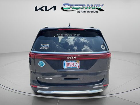 Used 2022 Kia Carnival SX FWD image 1