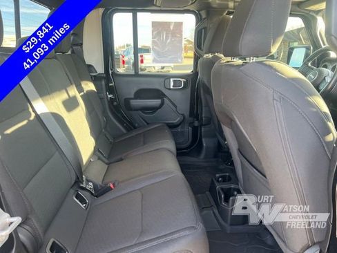 Used 2022 Jeep Gladiator Willys image 22