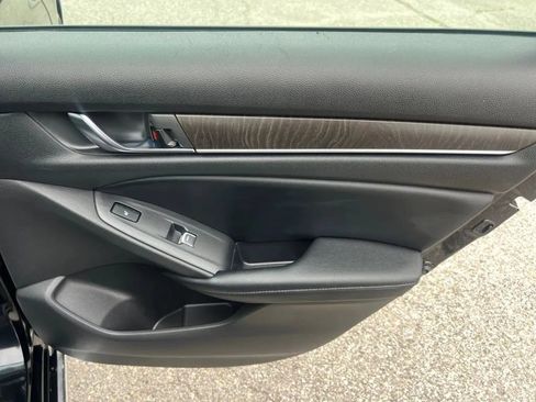 Used 2018 Honda Accord Touring image 20