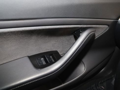 Used 2018 Tesla Model 3 Long Range image 28