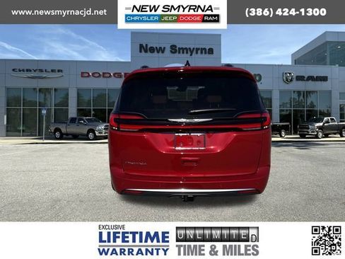 New 2026 Chrysler Pacifica Pinnacle image 4