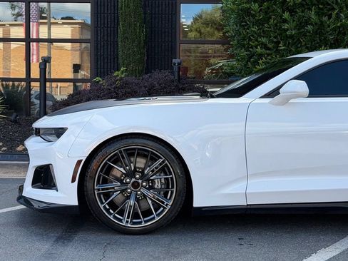 Used 2019 Chevrolet Camaro ZL1 RWD image 10