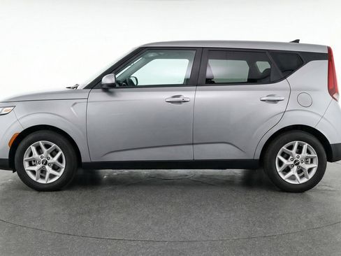 Used 2025 Kia Soul LX w/ LX Technology Package FWD image 3