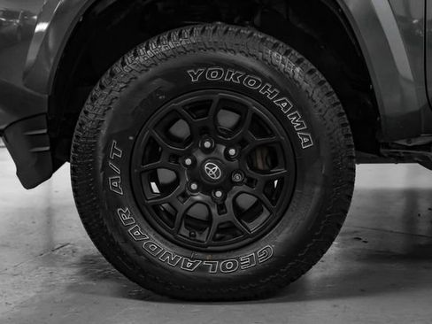 Used 2020 Toyota Tacoma SR5 RWD image 53