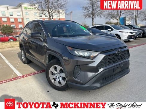 Used 2019 Toyota RAV4 LE image 1