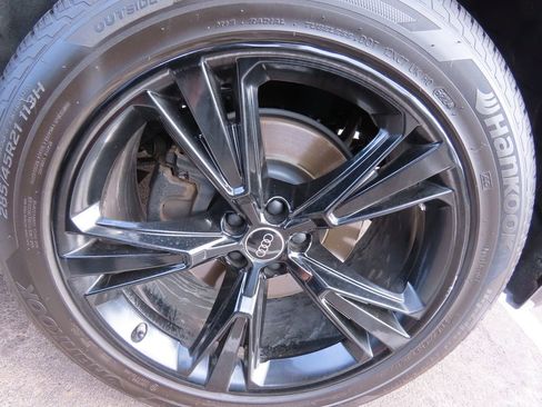 Used 2022 Audi Q8 Premium Plus image 16