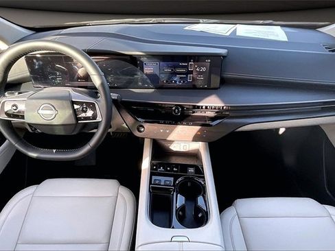 Certified 2025 Nissan Murano SV image 14