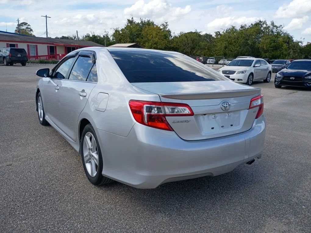Used 2014 Toyota Camry SE FWD image 3