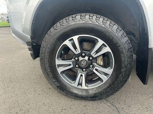 Used 2016 Toyota Tacoma TRD Sport w/ Premium & Technology Package image 12