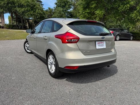 Used 2015 Ford Focus SE FWD image 29