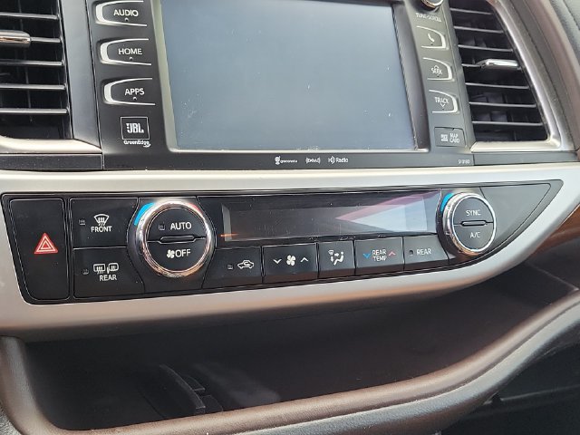 Used 2017 Toyota Highlander Limited Platinum FWD image 25