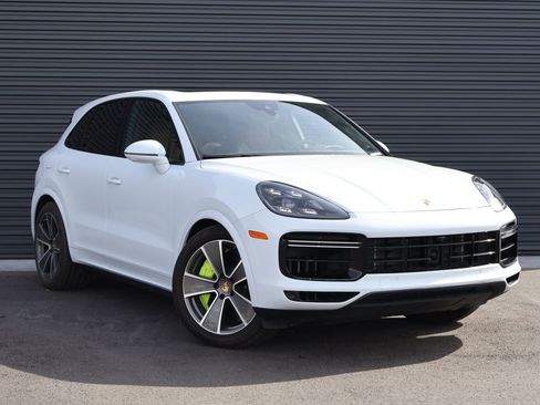 Certified 2023 Porsche Cayenne Turbo S AWD/4WD image 8