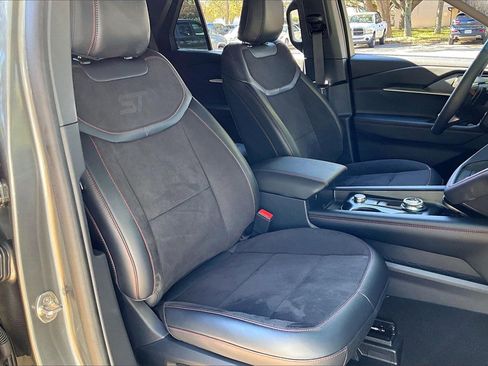 Used 2025 Ford Explorer ST image 26