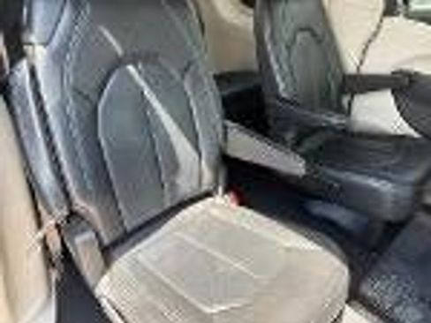 Used 2021 Chrysler Pacifica Touring-L w/ Premium & Safety Sphere Group FWD image 38