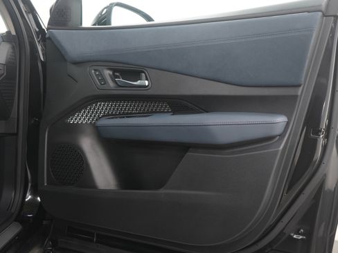 Used 2024 Nissan Ariya AWD image 9