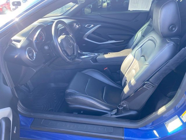 Used 2020 Chevrolet Camaro LT w/ Technology Package RWD image 9