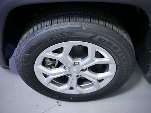 Used 2024 Jeep Compass Sport image 18