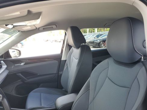 Certified 2026 Volkswagen Tiguan SE FWD image 22