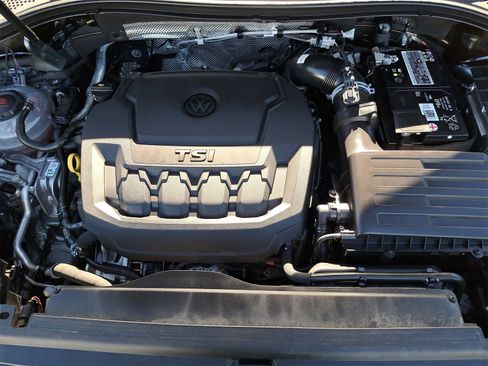 Certified 2023 Volkswagen Tiguan SE image 32